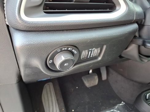 New 2026 Chrysler Pacifica Select FWD image 16