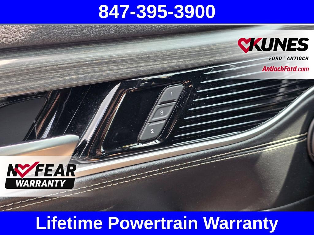 Used 2024 Jeep Wagoneer L Series II AWD/4WD image 47