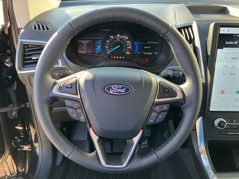 Used 2024 Ford Edge Titanium AWD/4WD image 9