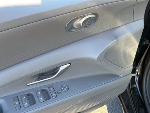 Used 2025 Hyundai Elantra Hybrid FWD image 15