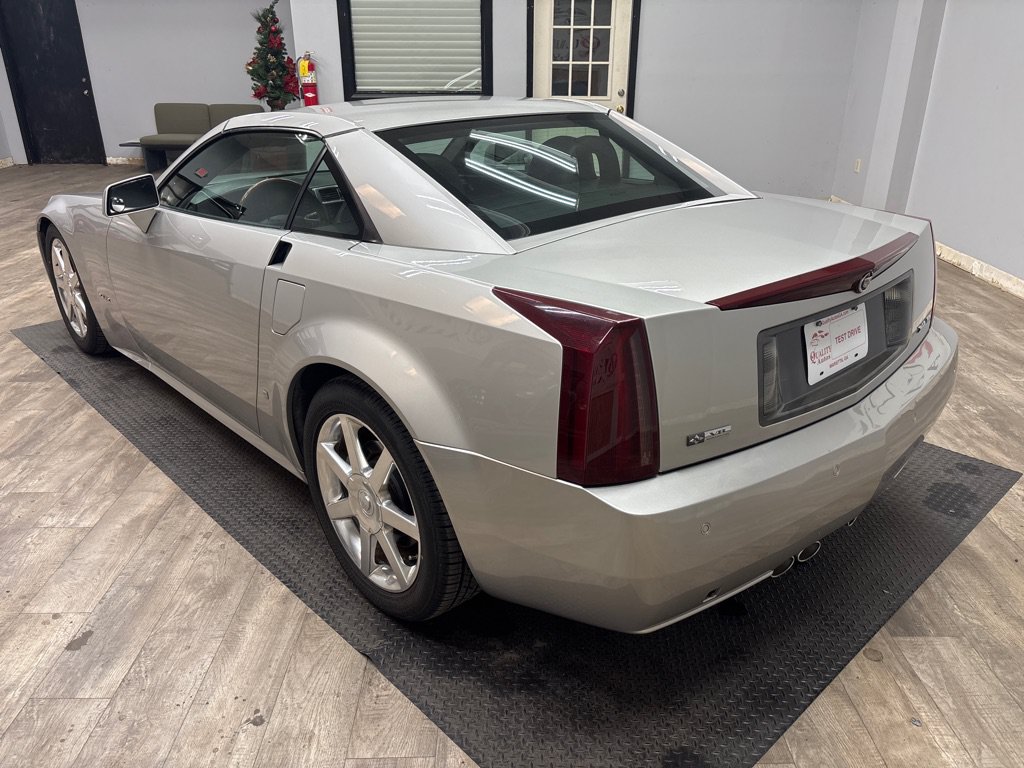 Used 2006 Cadillac XLR RWD image 17