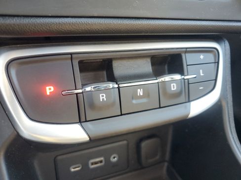 Used 2023 GMC Terrain SLE w/ Driver Convenience Package image 29