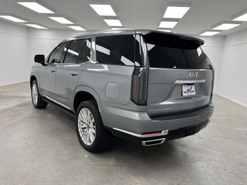 Used 2025 Cadillac Escalade Premium Luxury RWD image 3