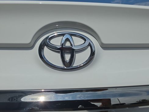 Used 2017 Toyota Camry SE FWD image 16