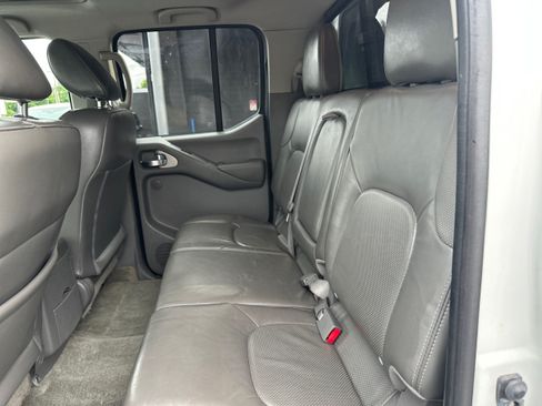 Used 2018 Nissan Frontier SV AWD/4WD image 10