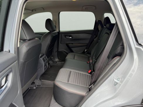 Used 2026 Nissan Rogue SV AWD/4WD image 11
