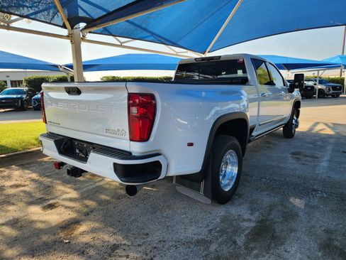 Used 2025 Chevrolet Silverado 3500 High Country w/ Technology Package AWD/4WD image 4