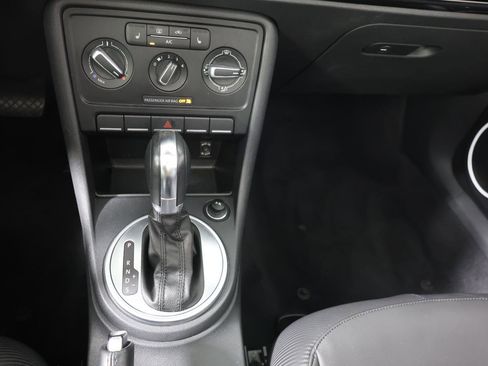 Used 2014 Volkswagen Beetle 1.8T image 17
