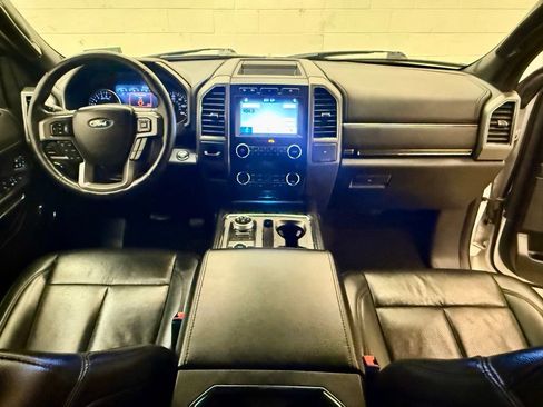 Used 2019 Ford Expedition XLT w/ Equipment Group 202A AWD/4WD image 31