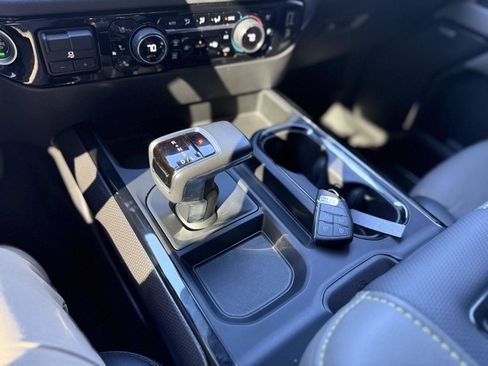 Used 2022 Chevrolet Silverado 1500 ZR2 w/ Technology Package image 17