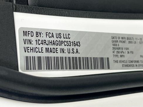 Used 2023 Jeep Grand Cherokee Laredo AWD/4WD image 29