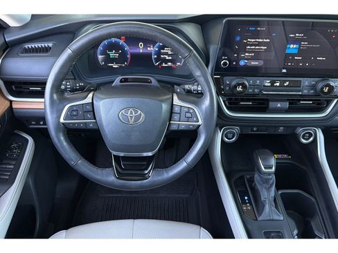 Used 2024 Toyota Grand Highlander AWD image 16
