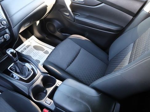 Used 2020 Nissan Rogue SV image 26