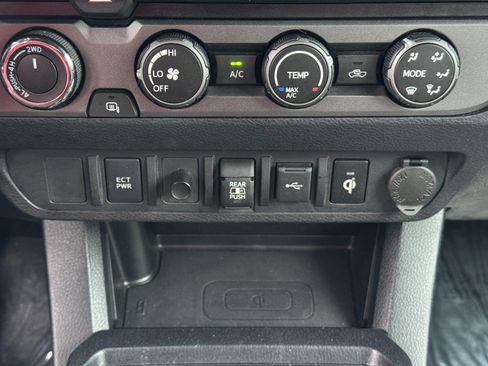 Used 2020 Toyota Tacoma TRD Sport image 25