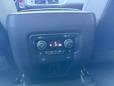 Used 2021 Chevrolet Tahoe Premier AWD/4WD image 26
