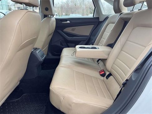 Used 2021 Volkswagen Jetta SE w/ SE Cold Weather Package image 11