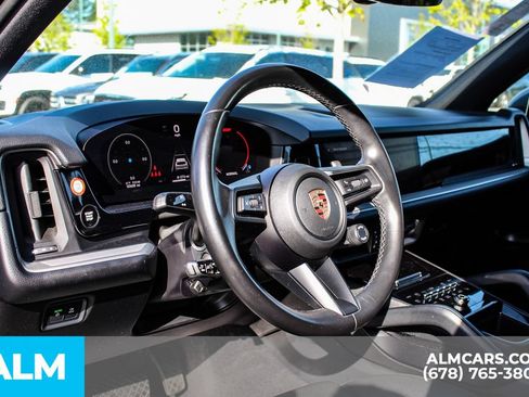 Used 2024 Porsche Cayenne AWD/4WD image 29
