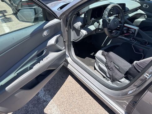 Used 2023 Hyundai Elantra SEL FWD image 8