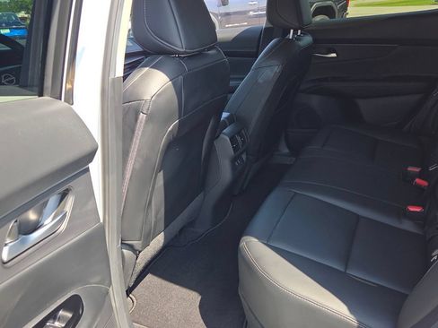 Used 2025 Nissan Murano SV AWD/4WD image 12