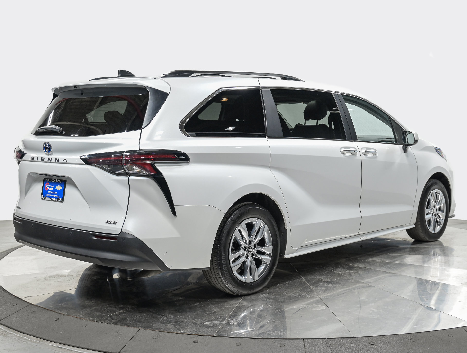 Used 2025 Toyota Sienna XLE w/ XLE Plus Package AWD/4WD image 7
