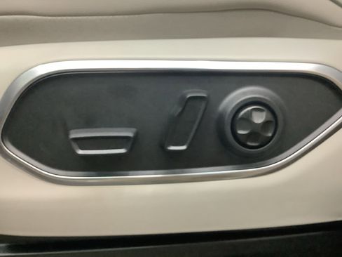 New 2026 Jeep Grand Wagoneer Base image 15