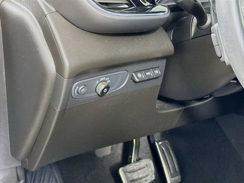 Used 2022 Buick Envision Essence w/ Technology Package I image 10