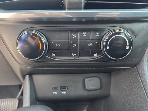 Certified 2024 Buick Encore GX Preferred w/ Comfort Package FWD image 23