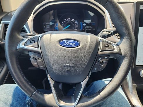 Used 2024 Ford Edge Titanium image 18
