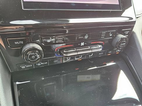 New 2024 Jeep Grand Cherokee Laredo X w/ Luxury Tech Group I RWD image 17