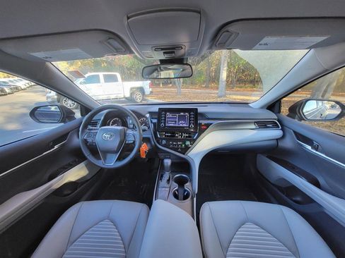 Used 2024 Toyota Camry SE image 14