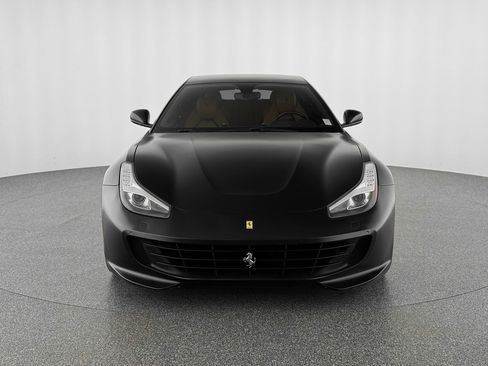 Used 2018 Ferrari GTC4Lusso T image 9