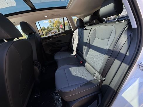 New 2025 Volkswagen Tiguan SE image 27