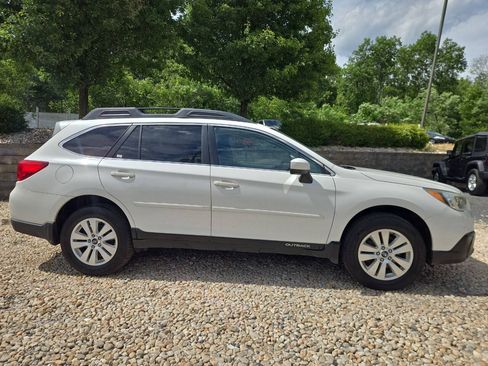 Used 2016 Subaru Outback 2.5i Premium AWD/4WD image 8