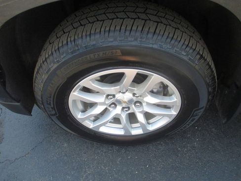 Used 2023 Chevrolet Suburban LT AWD/4WD image 14