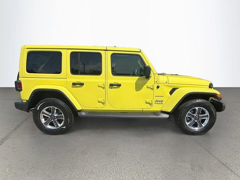 Used 2022 Jeep Wrangler Unlimited Sahara w/ Cold Weather Group AWD/4WD image 3