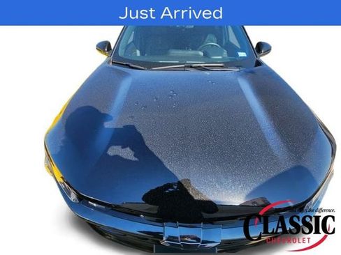 Used 2024 Chevrolet Trax RS w/ Sunroof Package image 3