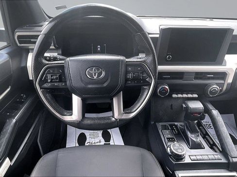 Used 2024 Toyota Tacoma TRD Off-Road image 6