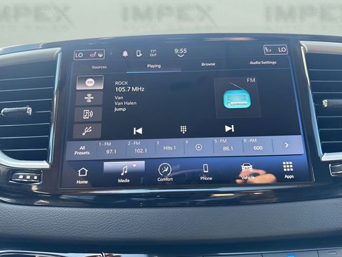 Used 2023 Chrysler Pacifica Touring-L FWD image 20