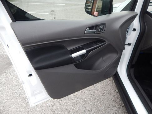 Used 2023 Ford Transit Connect XLT image 17