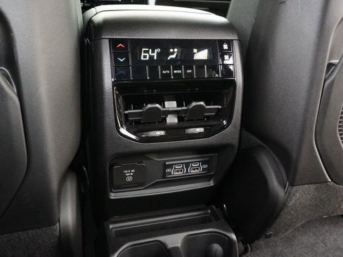 Used 2025 Jeep Grand Cherokee L Altitude AWD/4WD image 25