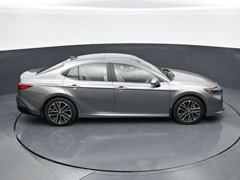 Used 2025 Toyota Camry XLE AWD/4WD image 34