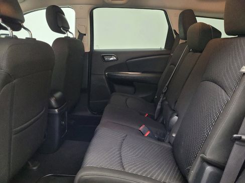 Used 2018 Dodge Journey SE image 18