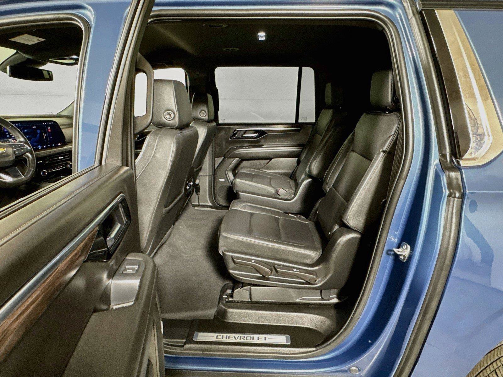 Certified 2026 Chevrolet Suburban LT w/ Comfort Package AWD/4WD image 23
