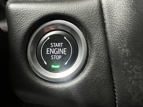 Used 2024 GMC Yukon XL AT4 image 30