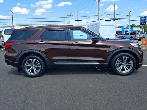 Used 2020 Ford Explorer Platinum w/ Premium Technology Package AWD/4WD image 11