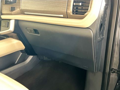 Used 2024 Ford Expedition Limited image 35