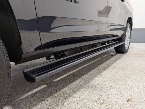 Used 2021 Chevrolet Suburban High Country image 9