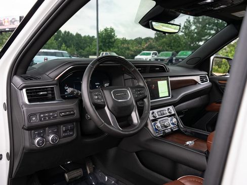 Used 2024 GMC Yukon Denali Ultimate AWD/4WD image 23