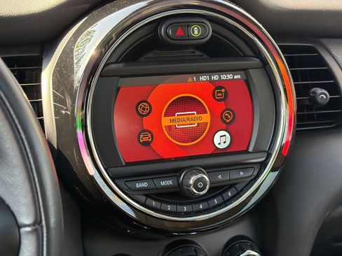 Used 2020 MINI Cooper 2-Door Hardtop w/ Premium Package image 20