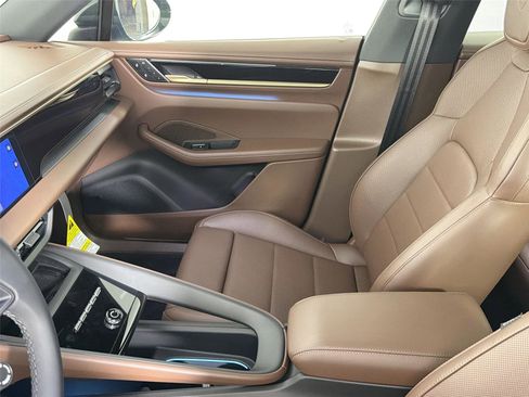 Certified 2026 Porsche Macan Electric RWD image 28